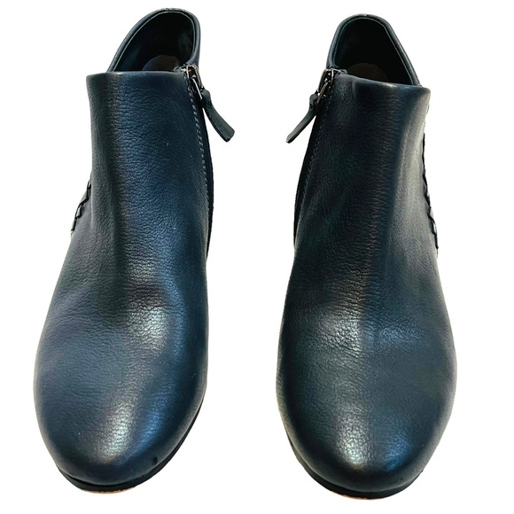 Naked Feet Women's Sz 7.5 Gray Leather Ankle Boots Side Zip Booties Peony - Picture 4 of 7